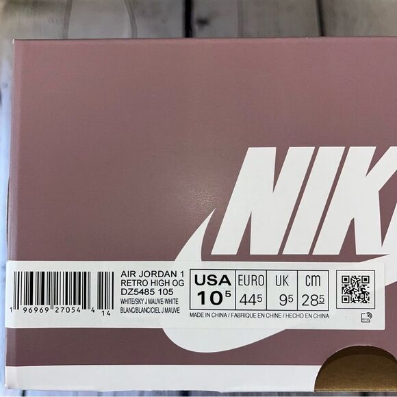 NWT Nike Air Jordan 1 Retro High OG Sneakers Size 10.5 - Picture 4 of 14